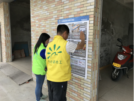 阜沙鎮(zhèn)禁毒信息〔2020〕第167期--阜沙禁毒宣傳進(jìn)公交站、進(jìn)廠企、進(jìn)廣場（2020.11.17 