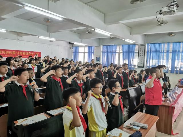 禁毒宣傳進校園，讓青春綠色無毒 (2).jpg