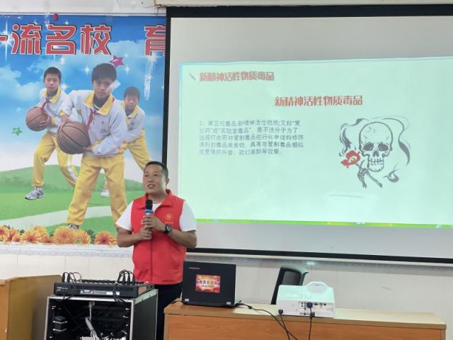 禁毒宣傳進校園，讓青春綠色無毒 (3).jpg