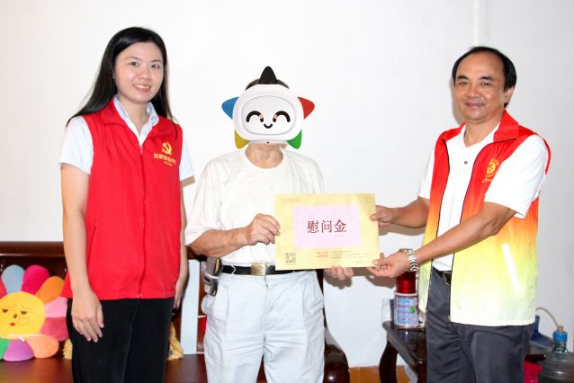 210929-【黨建+公益】彰顯體彩責(zé)任擔(dān)當(dāng) 貼心慰問(wèn)送溫暖 中山體彩國(guó)慶節(jié)前慰問(wèn)幫扶夏洋社區(qū)困難群