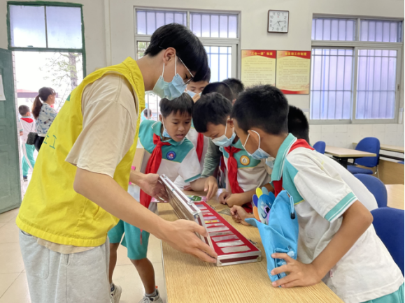 阜沙鎮(zhèn)禁毒信息〔2022〕第254期--【禁毒攻堅(jiān)】“無(wú)毒青春，健康校園”—阜沙鎮(zhèn)開(kāi)展禁毒宣傳進(jìn)校園