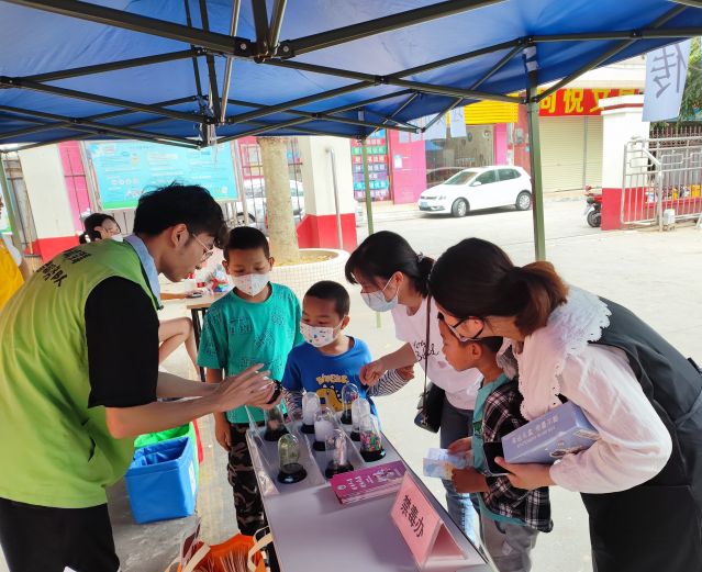三鄉(xiāng)鎮(zhèn)開(kāi)展“親子游園樂(lè)融融，大手小手齊禁毒“宣傳活動(dòng)圖片3.jpg