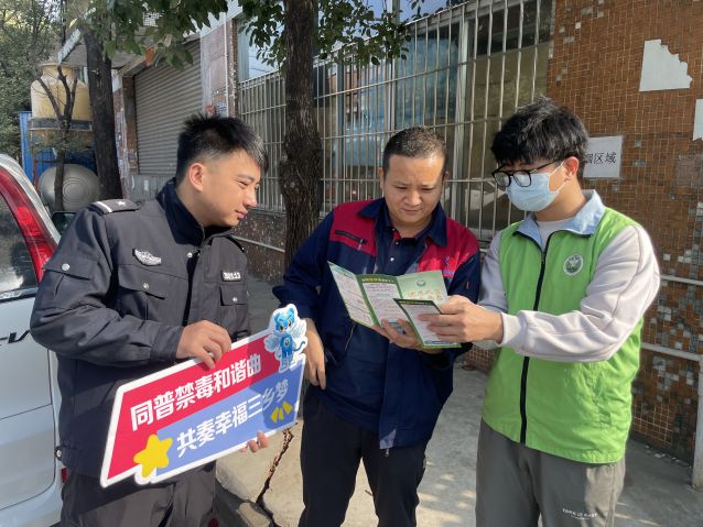 三鄉(xiāng)鎮(zhèn)開展“禁毒宣傳進廠企，夯實禁毒防護墻”活動照片2.JPG