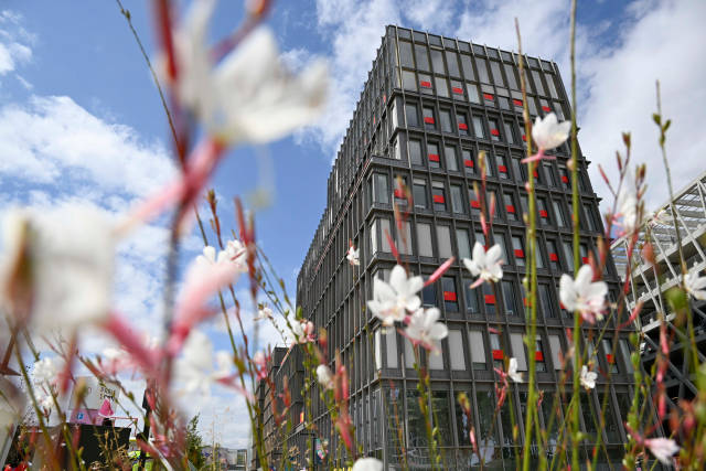 這是7月23日拍攝的巴黎奧運(yùn)村內(nèi)中國體育代表團(tuán)成員居住的公寓。新華社圖